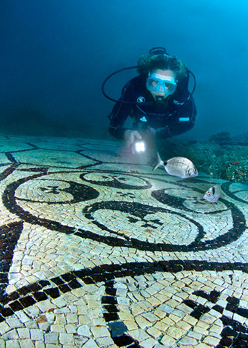 Route pavée de mosaïque submergée | © Centro Sub Campi Flegrei