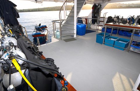 2-Indonesie-Mermaid-I-dive-deck