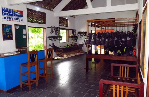 3_c6bo-voyage-plongee-madagascar-nosy-sakatia-lodge-Dive-Center-Inside