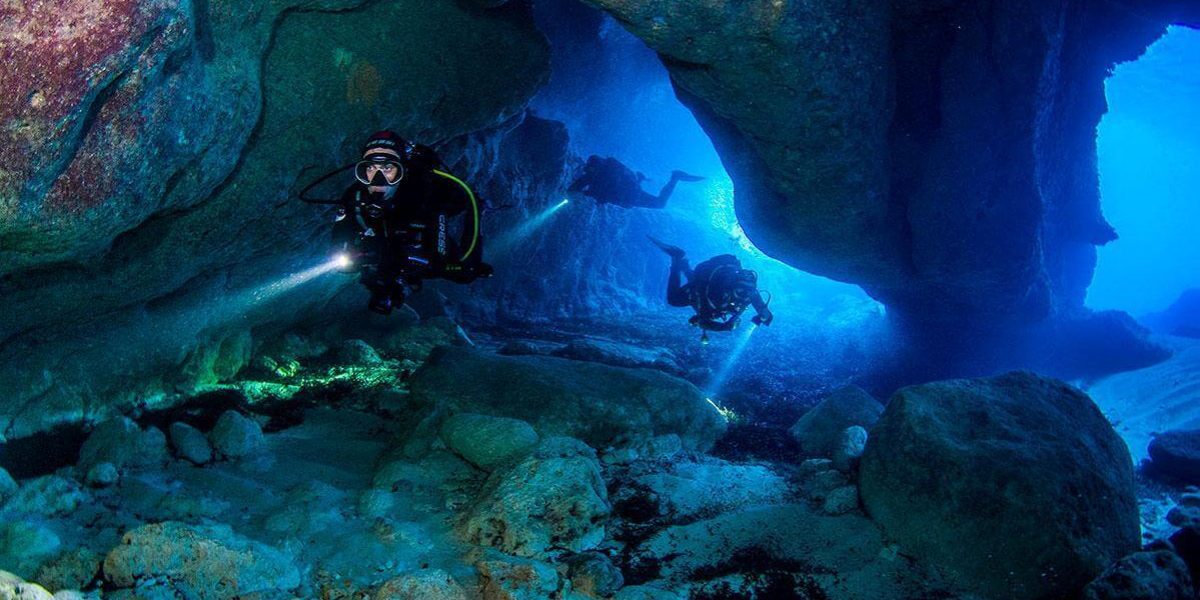 4_c6bo-voyage-plongee-malte-gozo-St-Andrews-Diving-Center-Mark-Santa-Maria-cave