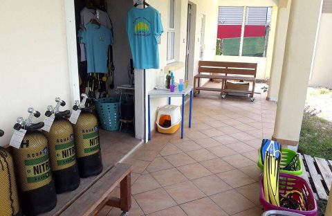 4_c6bo-voyage-plongee-martinique-trois-illets-abc-dive-center-equipement-benches-divers