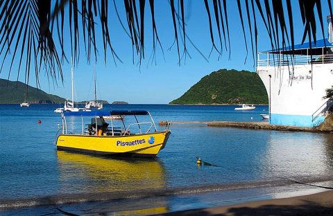 Guadeloupe-Les-Saintes-Pisquettes-bateau-plongee